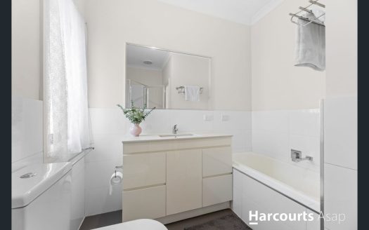 Your Perfect Start or Smart Investment- 2 bedroom unit in prime position !